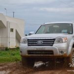 ford endeavour mud splash photo