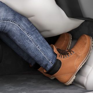 Heel airbags for front seat passengers